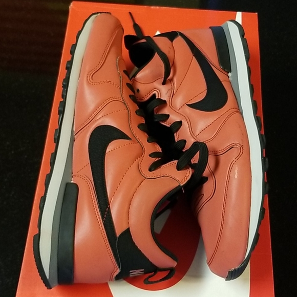 Nike Internationalist Mid main image 5